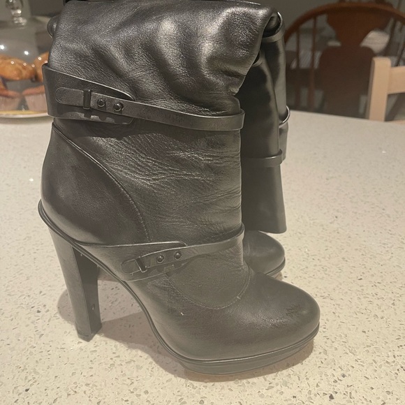 BCBG black high heel leather boots worn once size 8. - Picture 1 of 4